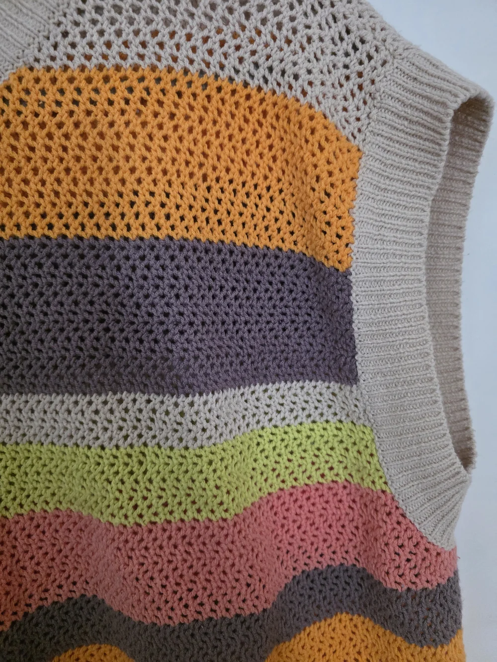 Davi & Dani Striped Sleeveless Sweater Vest in Beige and Multi